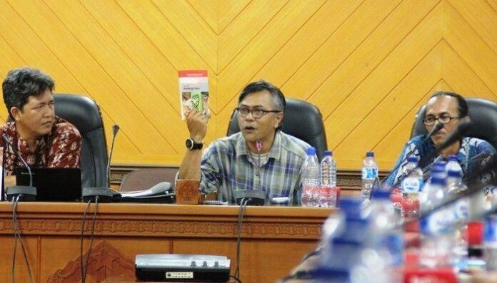 Diskusi dan bedah buku