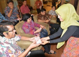 STT Oktober 2015 08