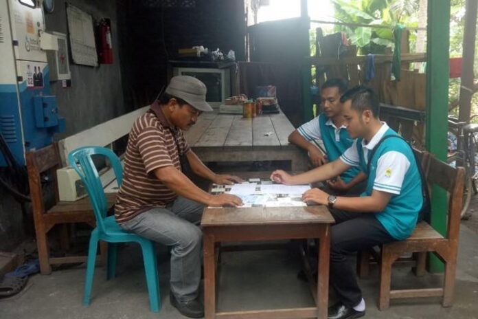 2018-12-22_Dua petugas PLN UID Jateng-DIY