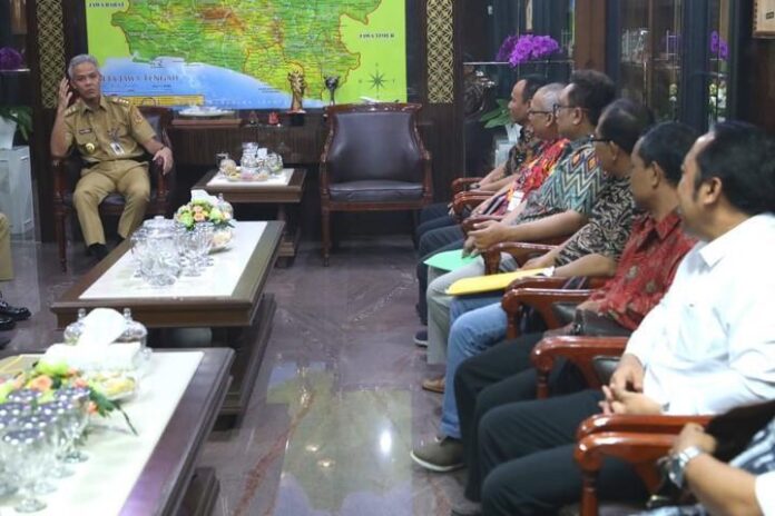 2019-01-28_Ganjar terima perwakilan alumni SMA N 1 Tegal