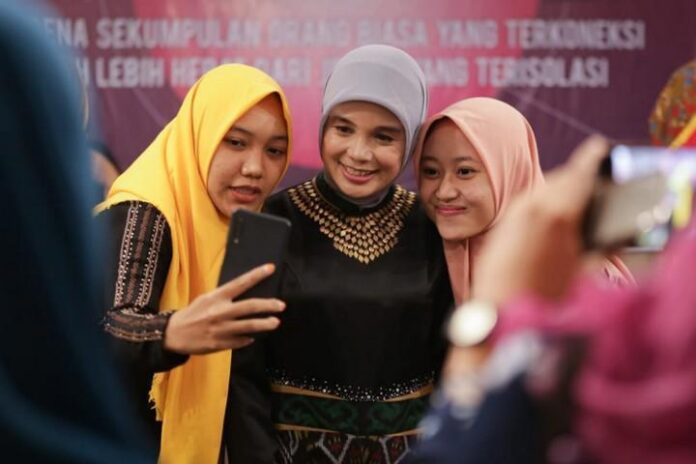 2019-07-20_Siti Atikoh Ganjar Pranowo (tengah)