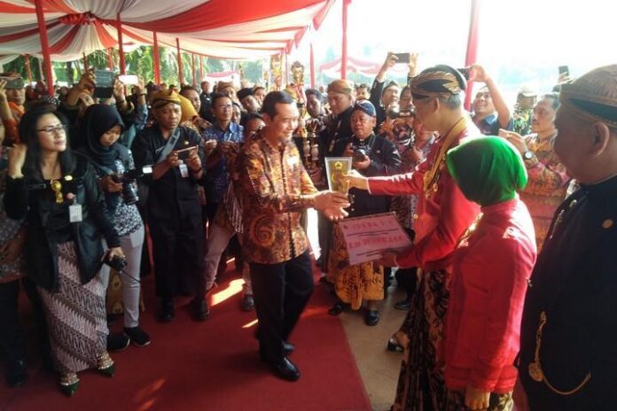 2019-08-15_Joko Sulistiyanto menerima penghargaan