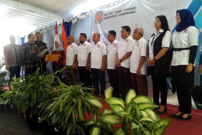 Pengurus Komisariat REI Semarang yang baru terbentuk langsung dilantik Ketua DPD REI Jateng Prijanto, Rabu (11/9).