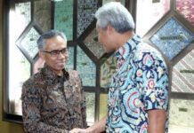 Ketua Komisioner OJK Wimboh Santoso bertemu dengan Gubernur Ganjar Pranowo, Jumat (13/9).