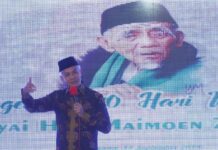 Gubernur Ganjar Pranowo saat mengikuti peringatan 40 hari meninggalnya Mbah Moen, Jumat (13/9).