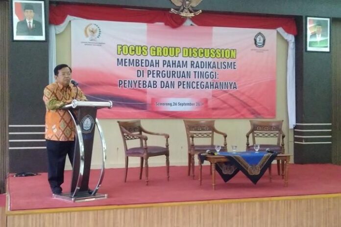 Wakil Ketua DPD Jawa Tengah Akhmad Muqowam membuka diskusi 