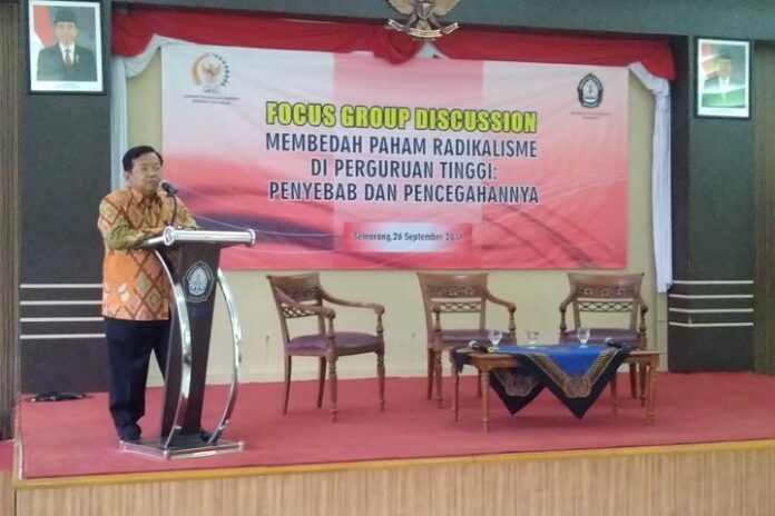 2019-09-26_Akhmad Muqowam Wakil Ketua DPD Jawa Tengah Akhmad Muqowam membuka diskusi "Membedah Paham Radikalisme di Perguruan Tinggi-Penyebab dan Pencegahannya" di Fakultas Ilmu Sosial dan Ilmu Politik Undip, Kamis (26/9).