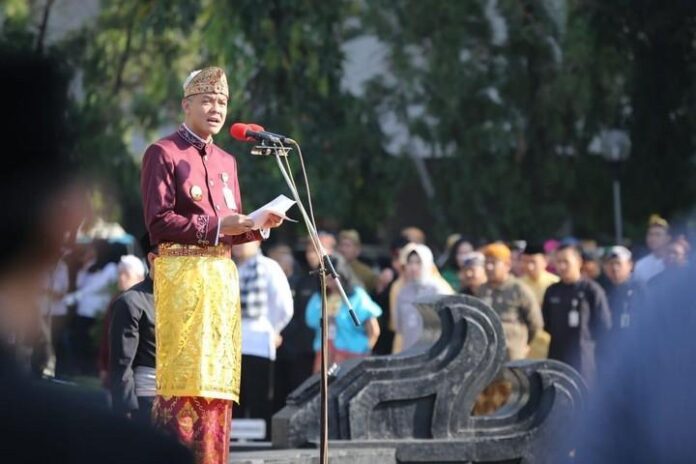 2019-10-01_Upacara Kesaktian Pancasila Ganjar Pranowo memimpin upacara Hari Kesaktian Pancasila dengan memakai pakaian adat nusantara, Selasa (1/10).