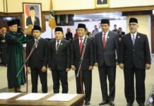Pimpinan DPRD Jateng saat diambil sumpahnya, Senin (30/9).