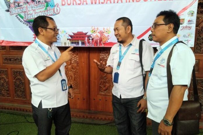 Ketua DPD ASPPI Jateng Robert Wahyu Nofri (kiri)