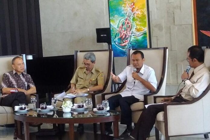 2019-11-25_Hadi Santoso (dua dari kanan) Hadi Santoso (dua dari kanan)