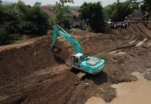 Alat berat di Ketanggungan