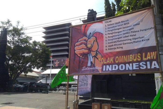 2020-02-06_Poster Penolakan RUU Omnibus Law Poster Penolakan RUU Omnibus Law
