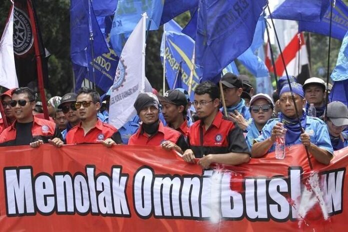 Penolakan Omnibus Law