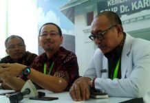 Agoes Oerip Poerwoko (tengah)