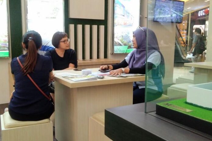 2020-02-25_Penjaga stan perumahan Penjaga stan perumahan