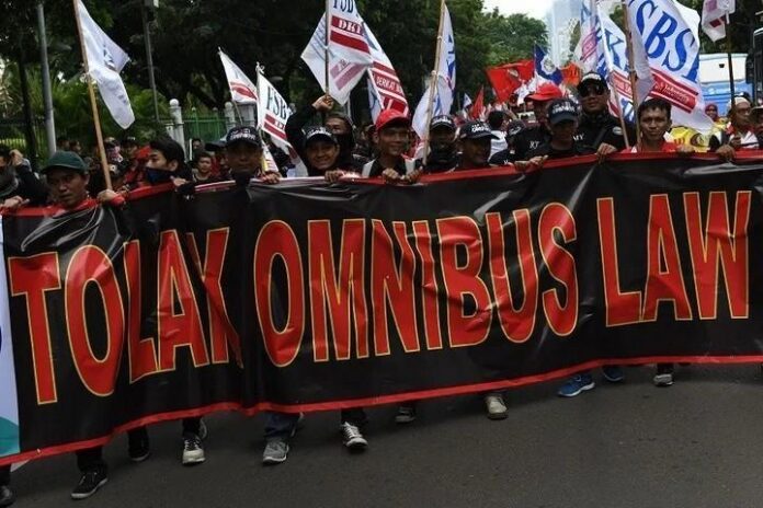 Demo Menolak Omnibus Law