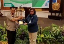 Brigjen Pol Achmad Lutfi (kiri)