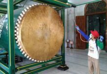 Masjid Agung Semarang Disemprot Desinfektan