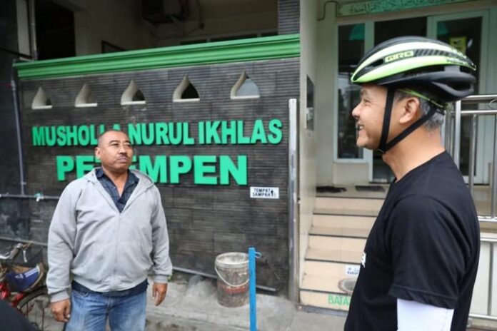 Ganjar berdialog dengan pengurus masjid