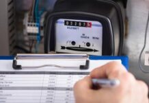 Petugas Pencatatan Meter PLN