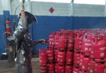tabung elpiji disemprot desinfektan