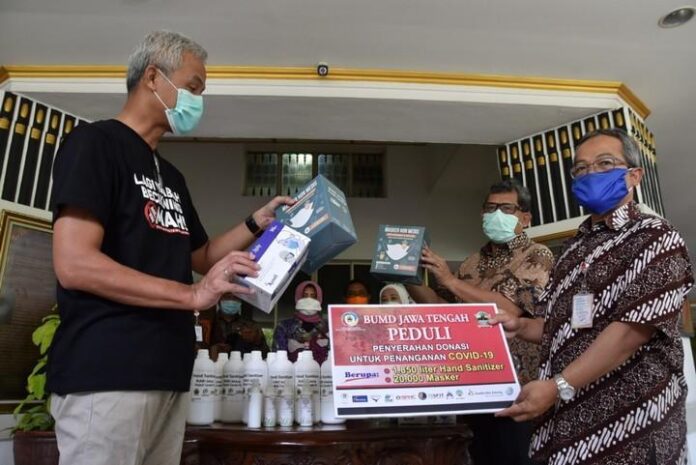 Bantuan masker dan hand sanitizer