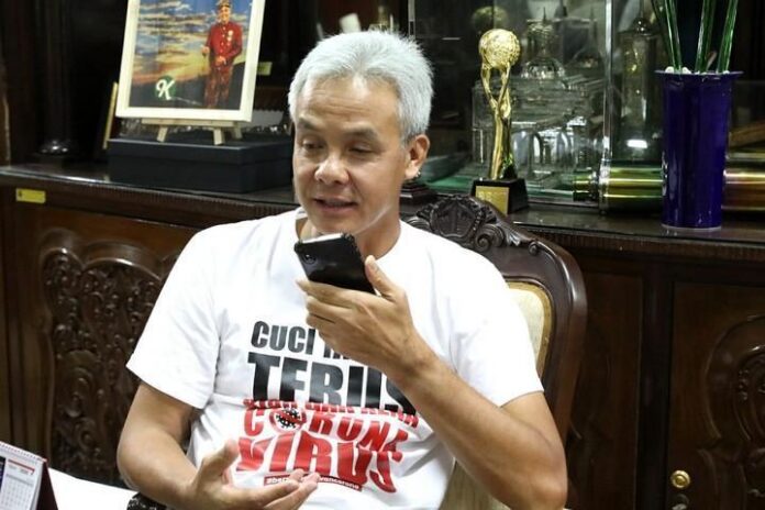 2020-04-01_Ganjar saat menghubungi tenaga medis Ganjar saat menghubungi tenaga medis