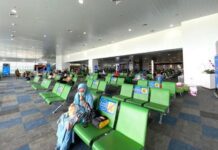 Jaga jarak di ruang tunggu bandara