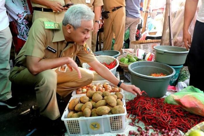 Pengecekan stok bahan pangan