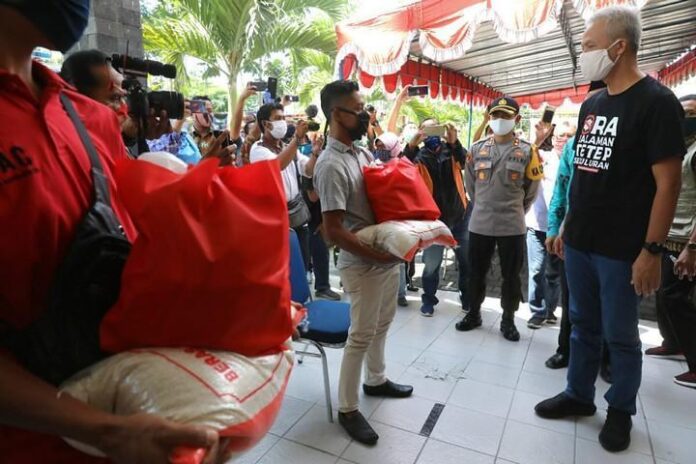 Bantuan sembako utk buruh yg di PHK