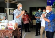 Bantuan berupa sembako dan bilik antiseptik