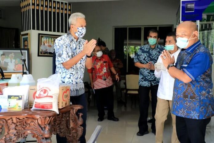 Bantuan berupa sembako dan bilik antiseptik