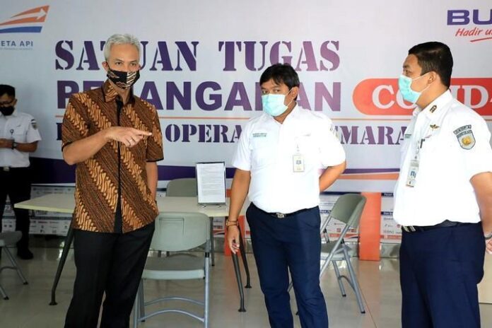 Ganjar Pranowo meninjau Stasiun Tawang