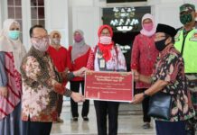 OJK Jateng-DIY berikan bantuan sosial kepada warga Kelurahan Mugassari.