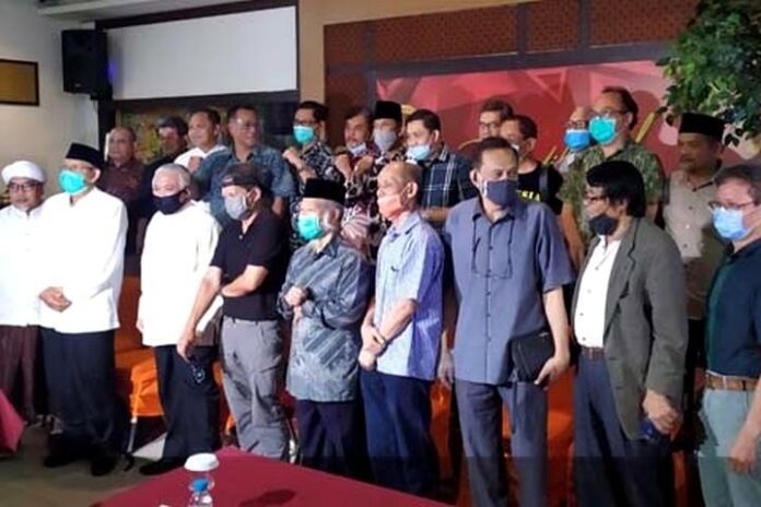 Sejumlah tokoh mengumumkan membentuk Koalisi Aksi Menyelamatkan Indonesia (KAMI), Minggu (2/8/2020) siang. Foto/SINDOnews/Raka Dwi Novianto