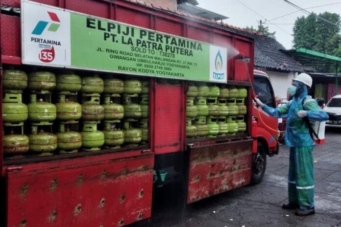 Penyemprotan desinfektan Tabung LPG