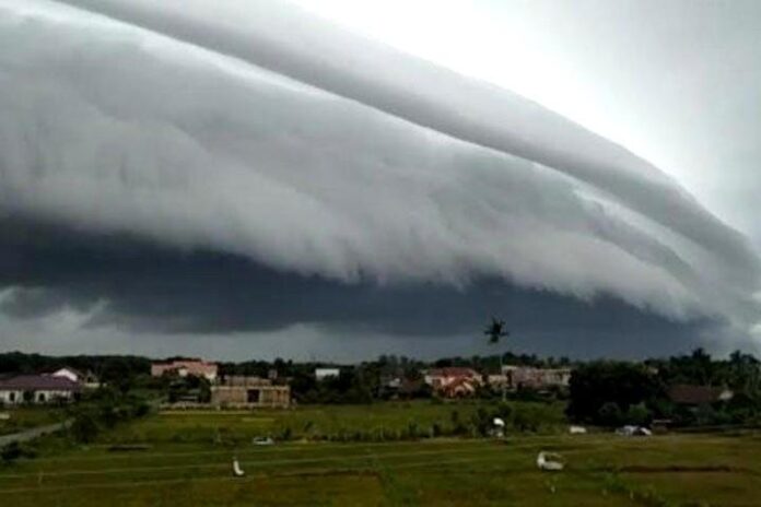 Awan Bergulung di Meulaboh Aceh