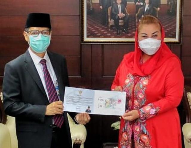 2020-08-27_Soekowardojo dan Hevearita Gunaryati Soekowardojo dan Hevearita Gunaryati