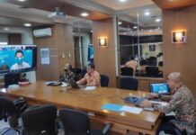Feby Joko Priharto menyapa pelanggan