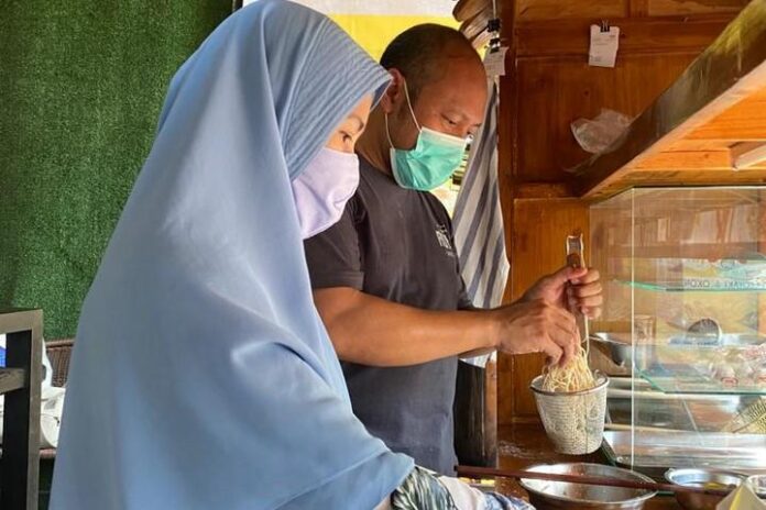 Kapten Megah dan Istri
