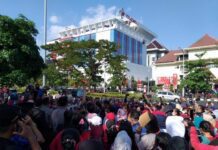 Aksi unjuk rasa buruh