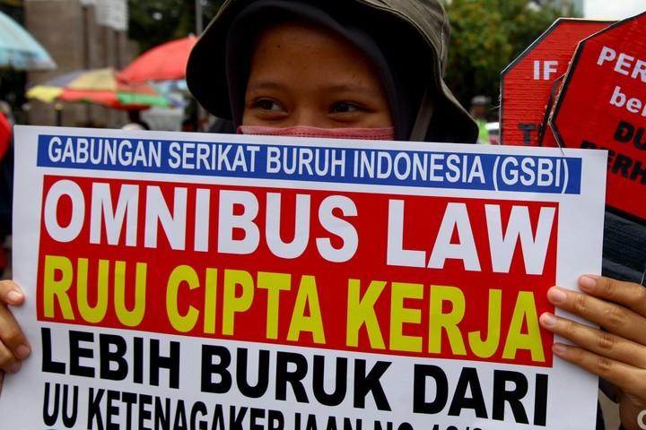 Aksi Menolak Omnibus Law RUU Cilaka