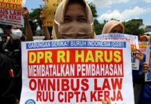 Aksi Menolak Omnibus Law RUU Cilaka