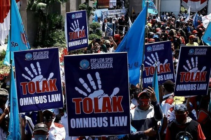 Tolak Omnibus Law