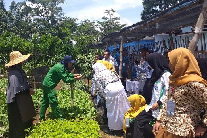 Kunjungan siswa-siswi SMA dari Malang