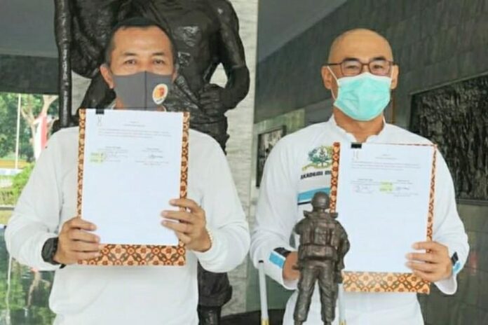 2020-11-07_Gubernur Akmil Mayjen TNI Totok Imam Santoso (kiri) Gubernur Akmil Mayjen TNI Totok Imam Santoso (kiri)