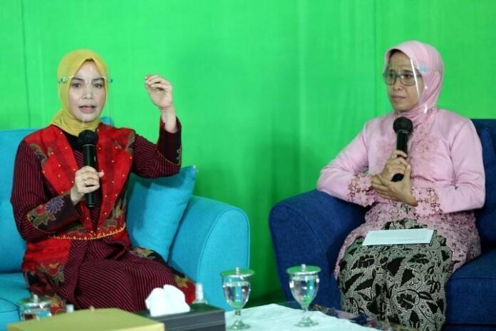 2020-12-04_Kepala Dinkop dan UKM Jateng Ema Rachmawati Kepala Dinkop dan UKM Jateng Ema Rachmawati