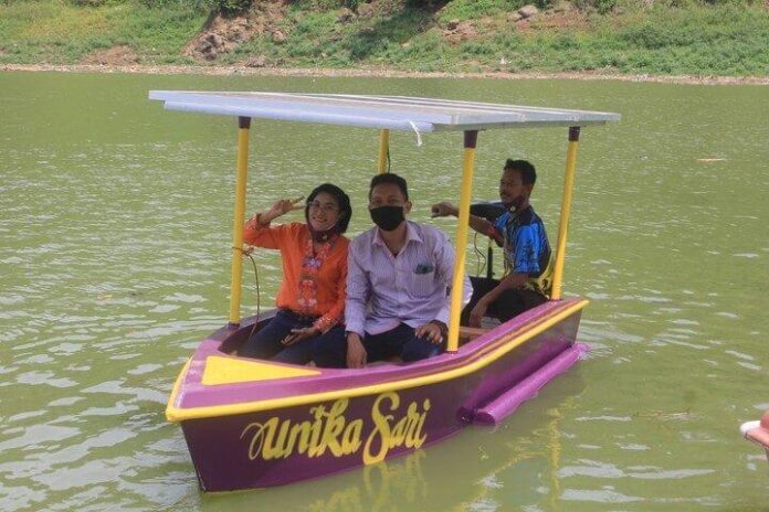 Naik perahu karya dosen Unika Soegijapranata Semarang