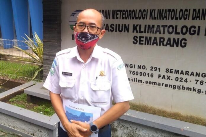Iis Widya Harmoko Iis Widya Harmoko